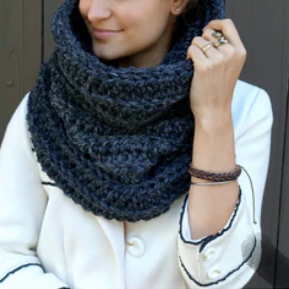 NWOT Mossimo Chunky Knit Infinity Scarf Charcoal - Picture 3 of 7